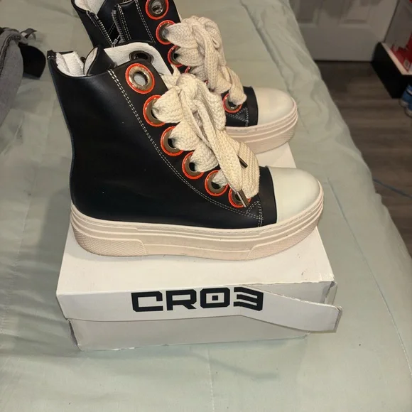 CROE High-Top Sneakers with Cream Laces - Picture 2 of 6